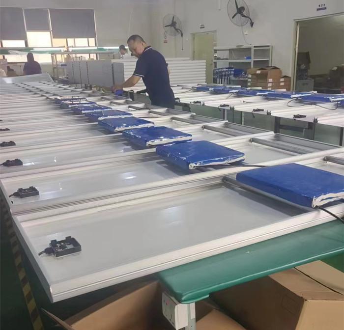 production for auto cleaning sweeping solar street light